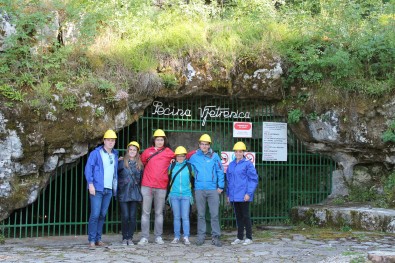 pećina Vjetrenica - u Popovom polju , stanište čovječje ribice / cave Vjetrenica in Popovo field a well known olm location 